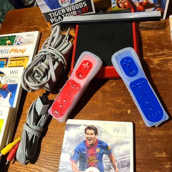 Nintendo Wii Mini console with all original accessories & 15 Games - Picture 2 of 12